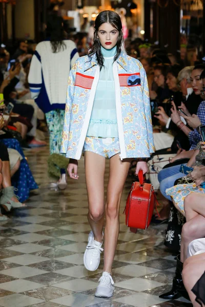 Look 17